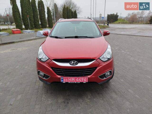 Красный Хендай их35, объемом двигателя 1.7 л и пробегом 170 тыс. км за 10300 $, фото 1 на Automoto.ua