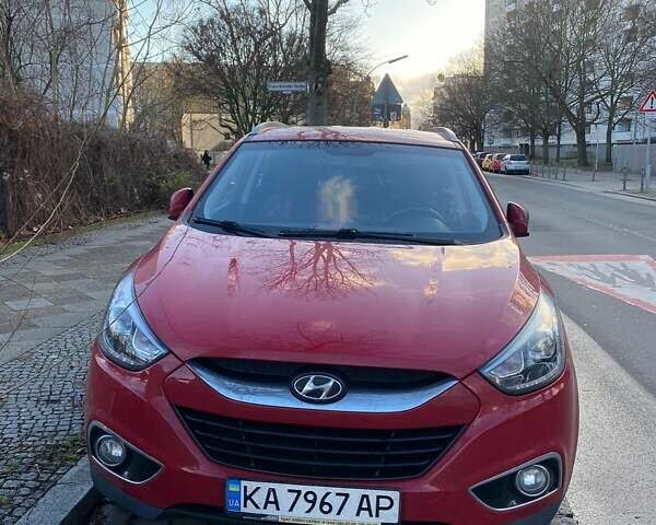 Червоний Хендай іх35, об'ємом двигуна 2 л та пробігом 107 тис. км за 14500 $, фото 1 на Automoto.ua