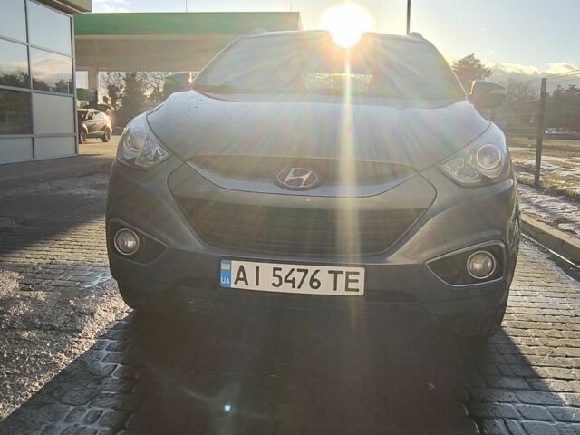 Серый Хендай их35, объемом двигателя 2 л и пробегом 155 тыс. км за 13100 $, фото 1 на Automoto.ua