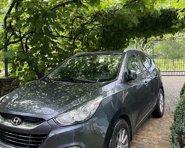 Серый Хендай их35, объемом двигателя 2 л и пробегом 160 тыс. км за 11295 $, фото 1 на Automoto.ua