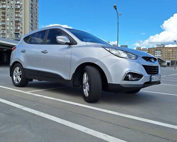 Сірий Хендай іх35, об'ємом двигуна 2 л та пробігом 174 тис. км за 12000 $, фото 1 на Automoto.ua