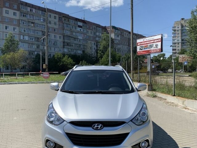 Серый Хендай их35, объемом двигателя 2 л и пробегом 80 тыс. км за 11800 $, фото 1 на Automoto.ua