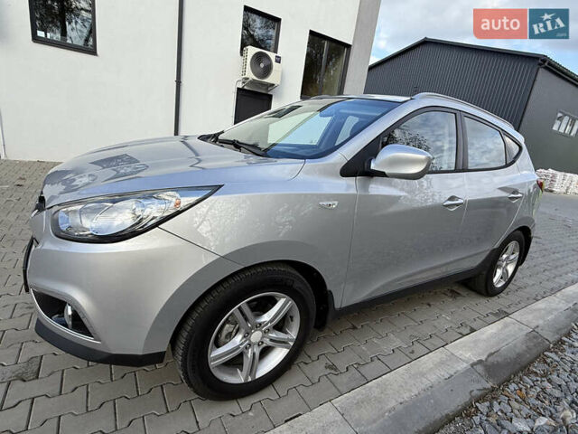 Серый Хендай их35, объемом двигателя 2 л и пробегом 260 тыс. км за 9800 $, фото 1 на Automoto.ua