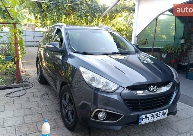 Серый Хендай их35, объемом двигателя 2.01 л и пробегом 232 тыс. км за 12500 $, фото 1 на Automoto.ua