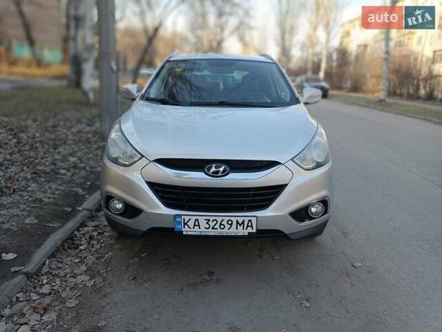 Серый Хендай их35, объемом двигателя 2 л и пробегом 249 тыс. км за 11200 $, фото 1 на Automoto.ua