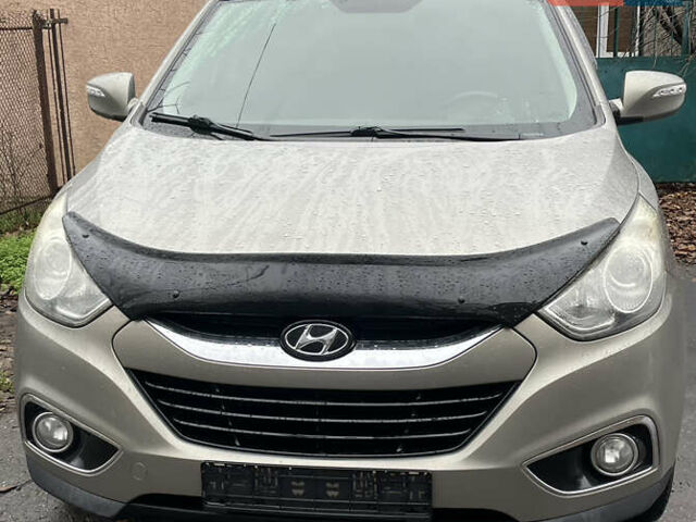 Серый Хендай их35, объемом двигателя 2 л и пробегом 151 тыс. км за 11500 $, фото 1 на Automoto.ua