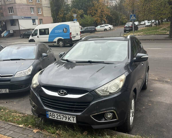 Серый Хендай их35, объемом двигателя 1.69 л и пробегом 225 тыс. км за 11500 $, фото 1 на Automoto.ua