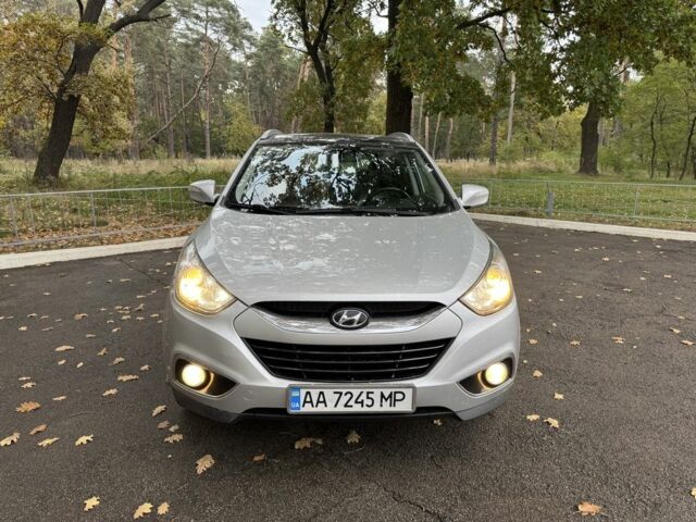 Серый Хендай их35, объемом двигателя 2 л и пробегом 190 тыс. км за 10700 $, фото 1 на Automoto.ua