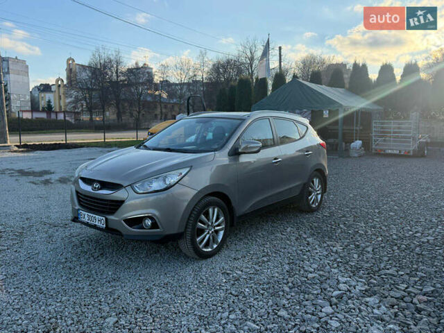 Серый Хендай их35, объемом двигателя 2 л и пробегом 180 тыс. км за 11200 $, фото 1 на Automoto.ua