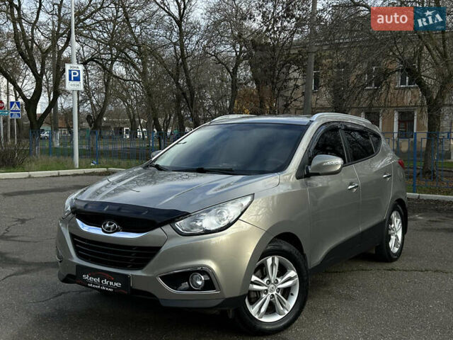 Серый Хендай их35, объемом двигателя 2 л и пробегом 170 тыс. км за 11999 $, фото 1 на Automoto.ua