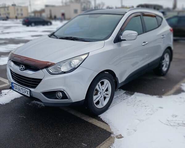 Серый Хендай их35, объемом двигателя 2 л и пробегом 146 тыс. км за 10999 $, фото 1 на Automoto.ua