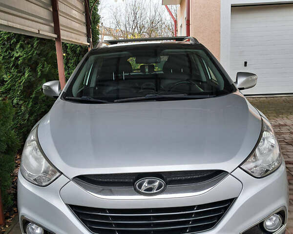 Серый Хендай их35, объемом двигателя 2 л и пробегом 117 тыс. км за 12500 $, фото 1 на Automoto.ua