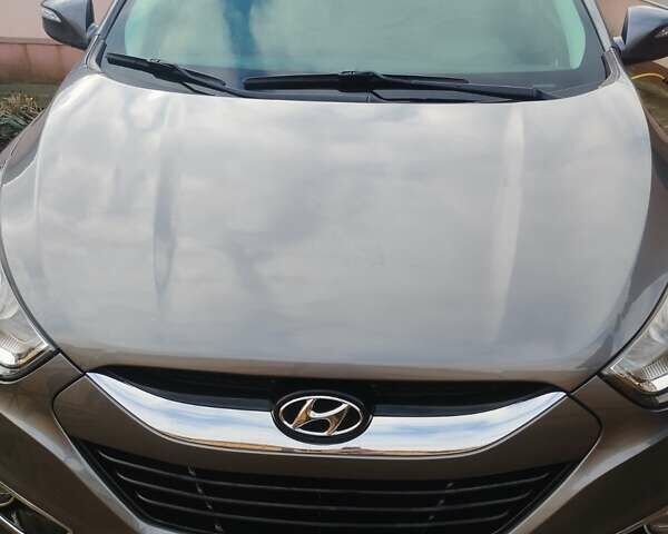 Серый Хендай их35, объемом двигателя 2 л и пробегом 102 тыс. км за 11000 $, фото 1 на Automoto.ua