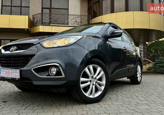 Серый Хендай их35, объемом двигателя 2 л и пробегом 245 тыс. км за 13500 $, фото 1 на Automoto.ua