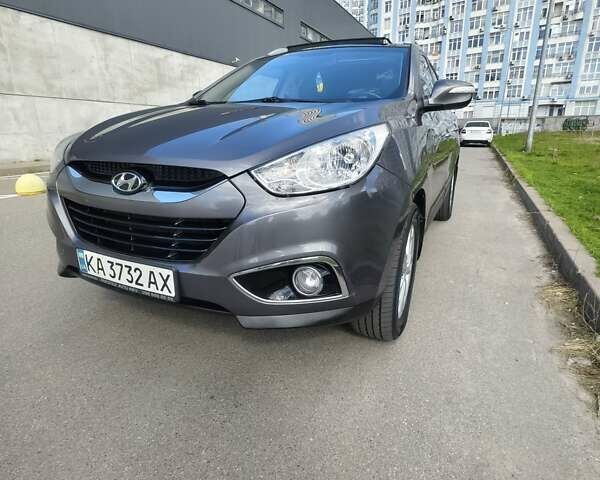 Серый Хендай их35, объемом двигателя 2 л и пробегом 187 тыс. км за 12900 $, фото 1 на Automoto.ua