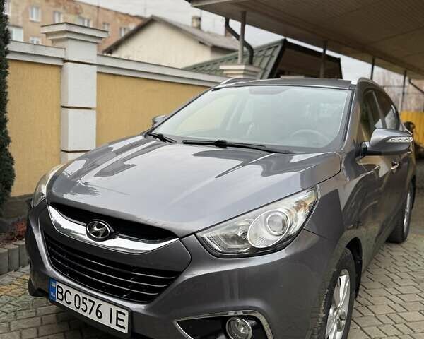 Серый Хендай их35, объемом двигателя 2 л и пробегом 190 тыс. км за 12500 $, фото 1 на Automoto.ua