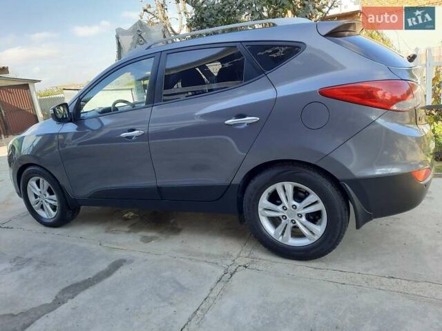 Серый Хендай их35, объемом двигателя 2 л и пробегом 153 тыс. км за 12200 $, фото 1 на Automoto.ua