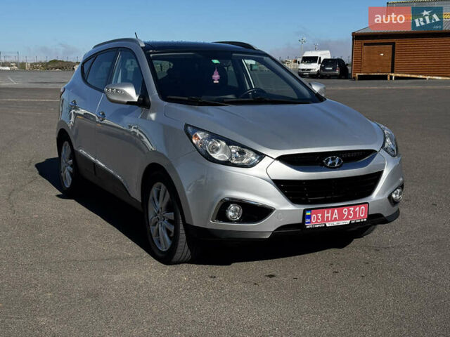 Серый Хендай их35, объемом двигателя 2 л и пробегом 229 тыс. км за 13500 $, фото 1 на Automoto.ua