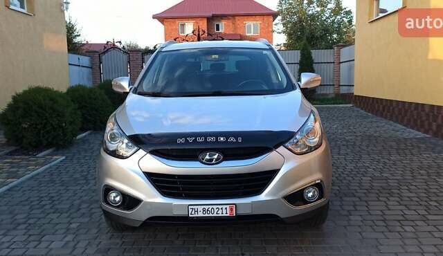 Серый Хендай их35, объемом двигателя 2 л и пробегом 248 тыс. км за 13200 $, фото 1 на Automoto.ua