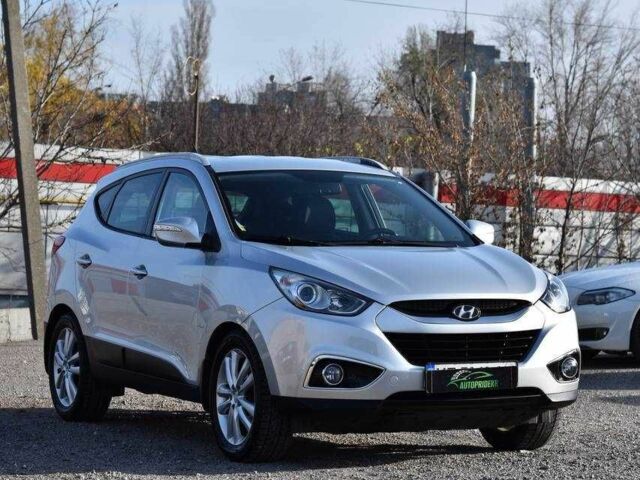 Серый Хендай их35, объемом двигателя 2 л и пробегом 201 тыс. км за 12900 $, фото 1 на Automoto.ua