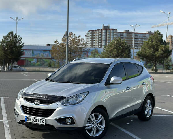 Сірий Хендай іх35, об'ємом двигуна 2 л та пробігом 190 тис. км за 12500 $, фото 1 на Automoto.ua