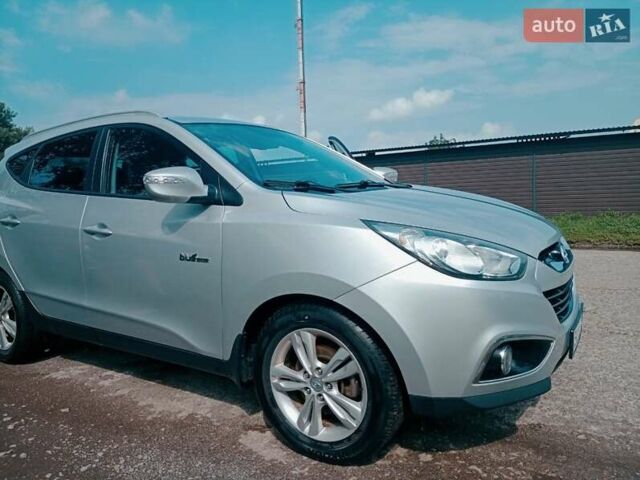 Сірий Хендай іх35, об'ємом двигуна 1.7 л та пробігом 208 тис. км за 11400 $, фото 1 на Automoto.ua