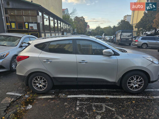 Серый Хендай их35, объемом двигателя 2 л и пробегом 162 тыс. км за 11250 $, фото 1 на Automoto.ua