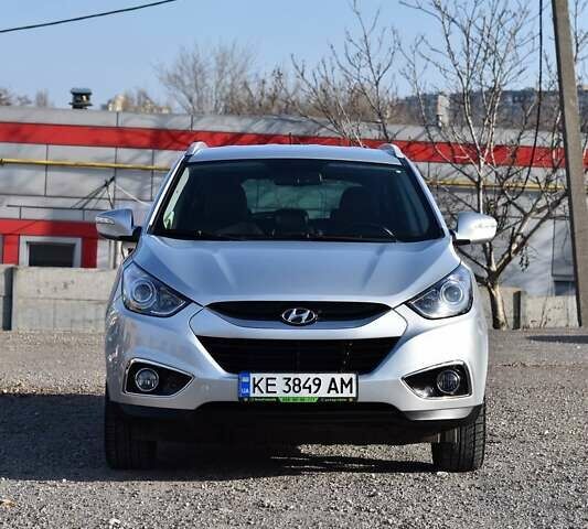 Серый Хендай их35, объемом двигателя 2 л и пробегом 201 тыс. км за 12900 $, фото 1 на Automoto.ua