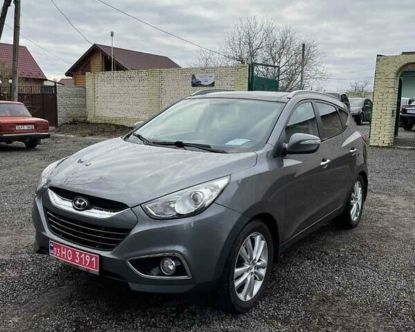 Серый Хендай их35, объемом двигателя 2 л и пробегом 180 тыс. км за 12750 $, фото 1 на Automoto.ua