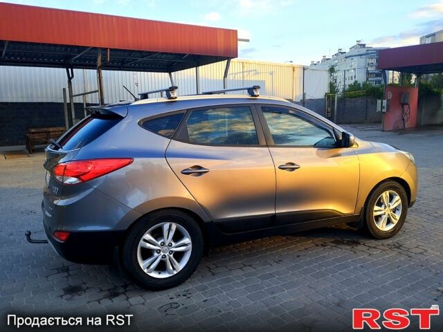 Сірий Хендай іх35, об'ємом двигуна 2 л та пробігом 230 тис. км за 11750 $, фото 1 на Automoto.ua