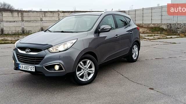 Серый Хендай их35, объемом двигателя 2 л и пробегом 198 тыс. км за 13200 $, фото 1 на Automoto.ua