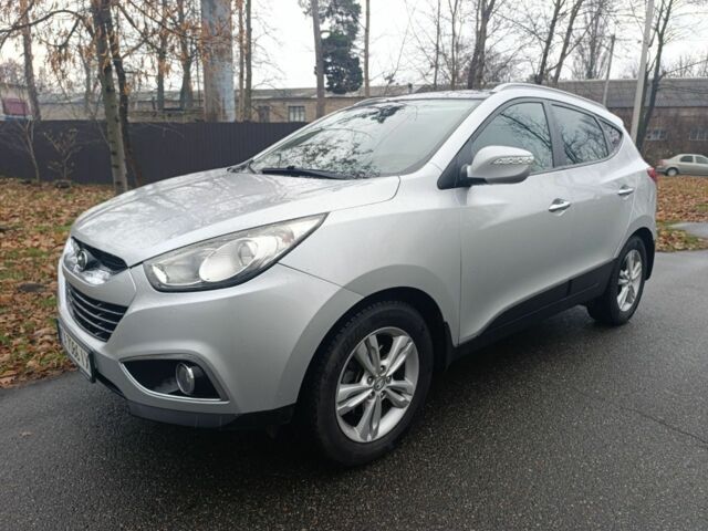 Сірий Хендай іх35, об'ємом двигуна 2 л та пробігом 240 тис. км за 11700 $, фото 1 на Automoto.ua