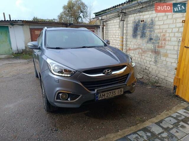 Серый Хендай их35, объемом двигателя 1.7 л и пробегом 193 тыс. км за 12999 $, фото 1 на Automoto.ua