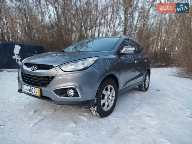 Серый Хендай их35, объемом двигателя 2 л и пробегом 258 тыс. км за 13300 $, фото 1 на Automoto.ua