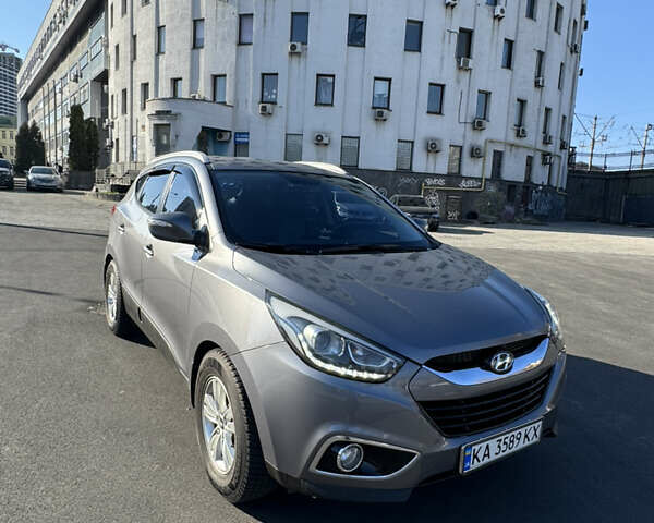 Сірий Хендай іх35, об'ємом двигуна 2 л та пробігом 121 тис. км за 13500 $, фото 1 на Automoto.ua