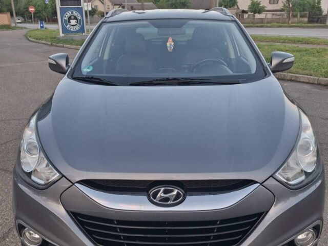 Сірий Хендай іх35, об'ємом двигуна 2 л та пробігом 230 тис. км за 13300 $, фото 1 на Automoto.ua