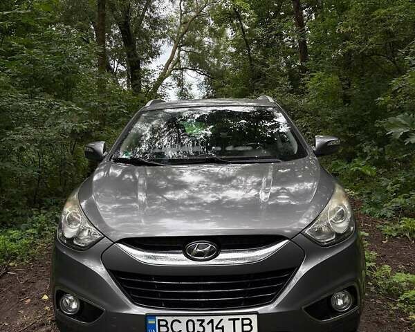 Серый Хендай их35, объемом двигателя 1.69 л и пробегом 279 тыс. км за 12800 $, фото 1 на Automoto.ua