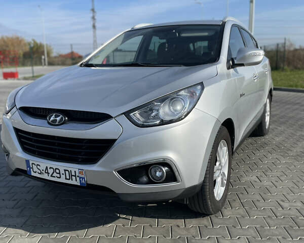 Серый Хендай их35, объемом двигателя 0 л и пробегом 150 тыс. км за 13555 $, фото 1 на Automoto.ua