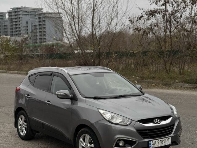 Сірий Хендай іх35, об'ємом двигуна 2 л та пробігом 205 тис. км за 12499 $, фото 1 на Automoto.ua