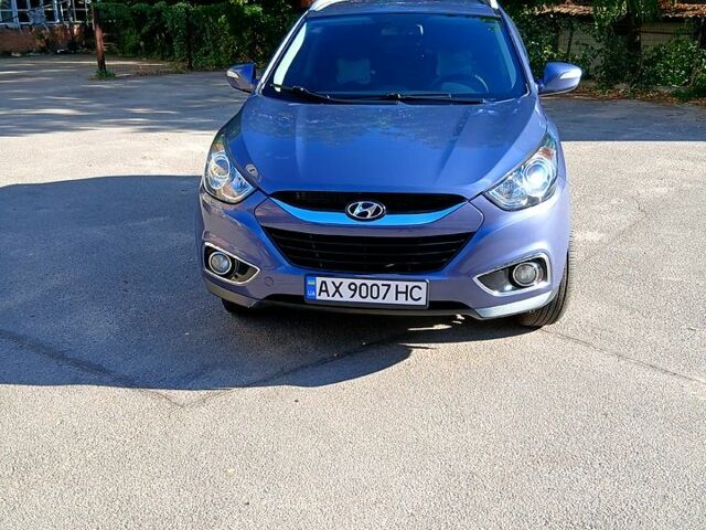 Синий Хендай их35, объемом двигателя 2 л и пробегом 152 тыс. км за 11500 $, фото 1 на Automoto.ua