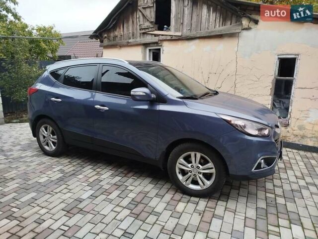 Синий Хендай их35, объемом двигателя 2 л и пробегом 200 тыс. км за 11000 $, фото 1 на Automoto.ua
