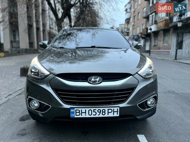 Зеленый Хендай их35, объемом двигателя 2 л и пробегом 187 тыс. км за 10999 $, фото 1 на Automoto.ua