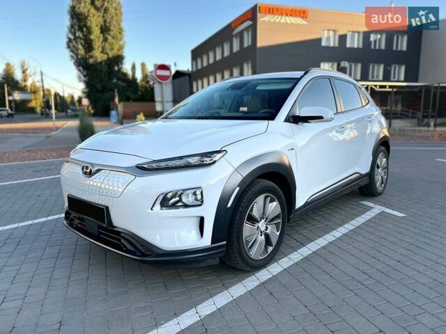 Белый Хендай Kona, объемом двигателя 0 л и пробегом 128 тыс. км за 17300 $, фото 1 на Automoto.ua