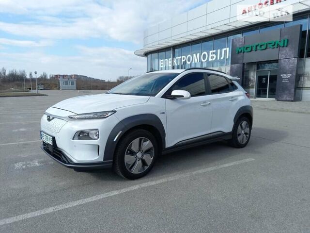 Белый Хендай Kona, объемом двигателя 0 л и пробегом 88 тыс. км за 21900 $, фото 1 на Automoto.ua