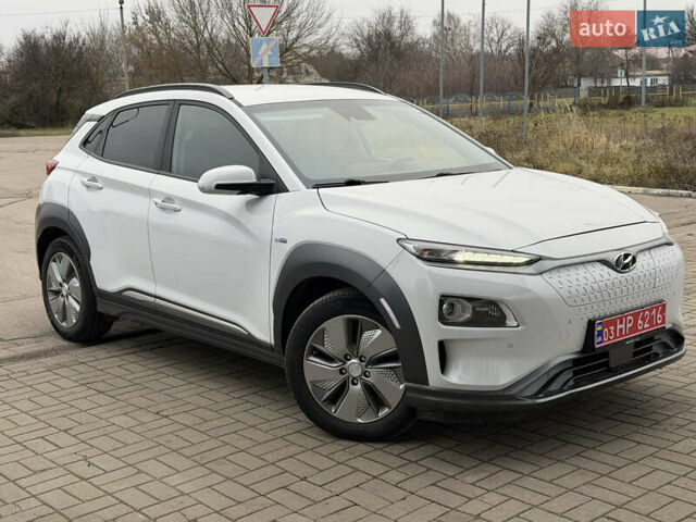 Белый Хендай Kona, объемом двигателя 0 л и пробегом 105 тыс. км за 16800 $, фото 1 на Automoto.ua