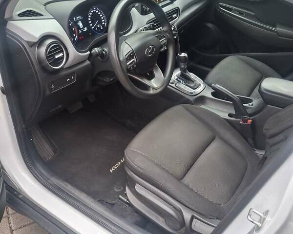 Белый Хендай Kona, объемом двигателя 2 л и пробегом 93 тыс. км за 16250 $, фото 1 на Automoto.ua