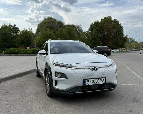 Белый Хендай Kona, объемом двигателя 0 л и пробегом 128 тыс. км за 17500 $, фото 1 на Automoto.ua