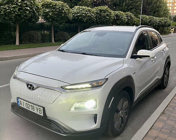 Білий Хендай Kona, об'ємом двигуна 0 л та пробігом 54 тис. км за 19000 $, фото 1 на Automoto.ua