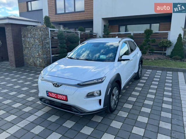 Белый Хендай Kona, объемом двигателя 0 л и пробегом 108 тыс. км за 16700 $, фото 1 на Automoto.ua