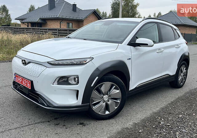 Белый Хендай Kona, объемом двигателя 0 л и пробегом 150 тыс. км за 16500 $, фото 1 на Automoto.ua